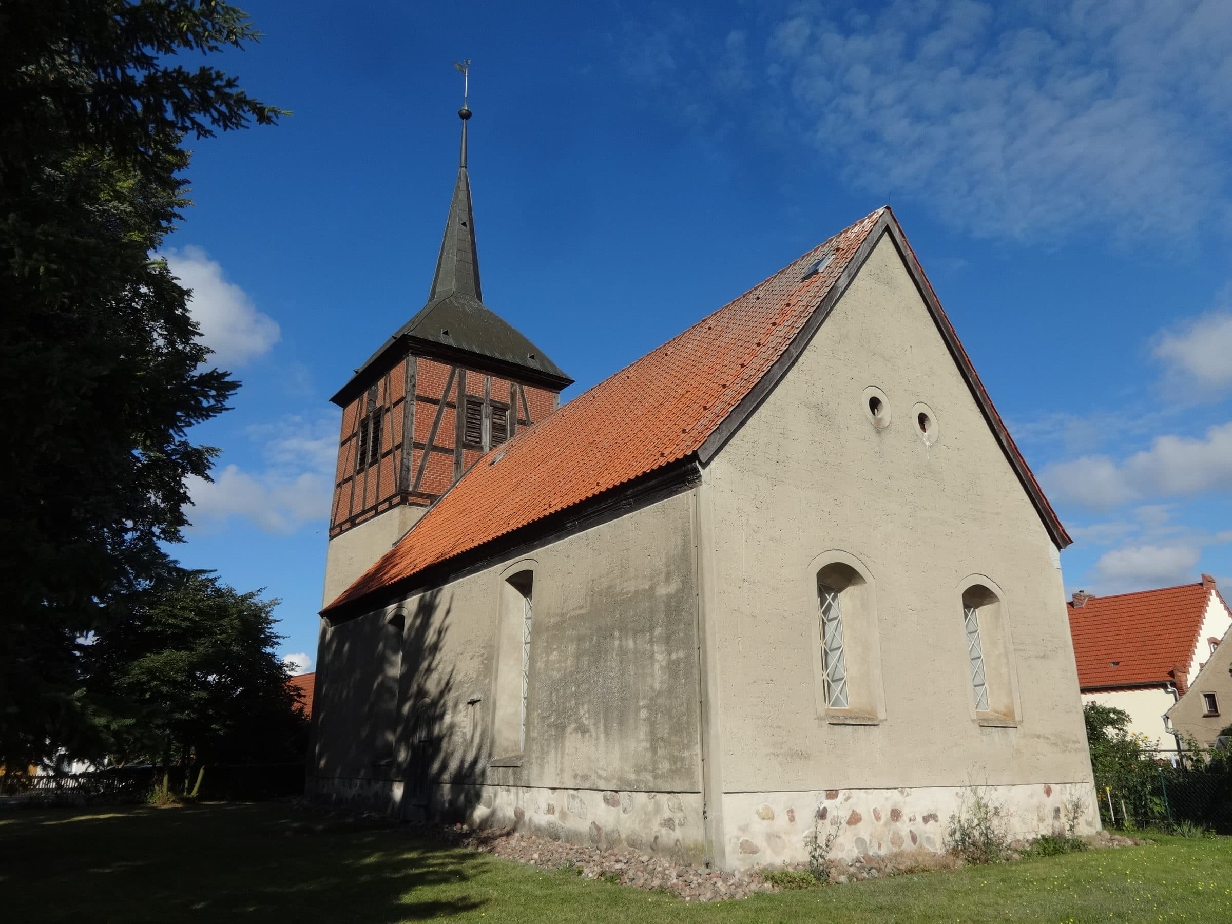 Dorfkirche Jatznick mit Fachwerkturm