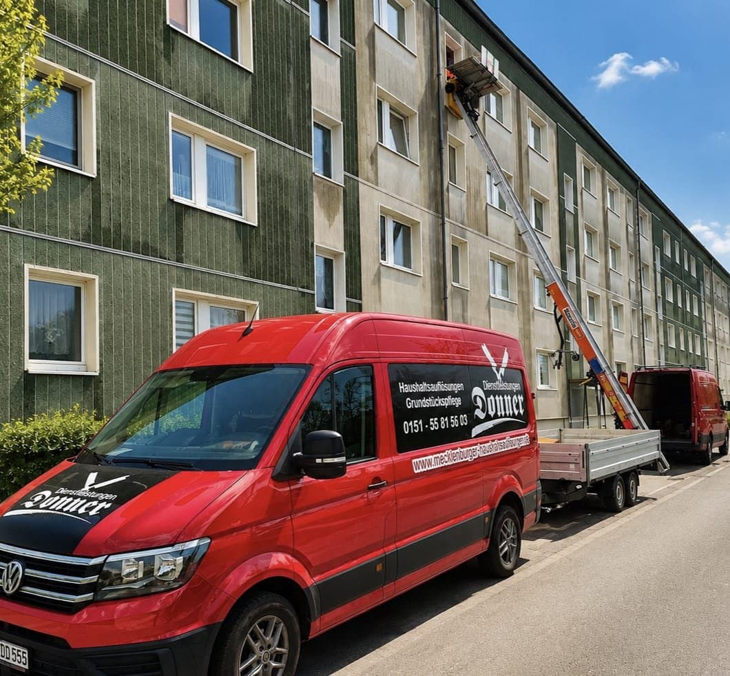 Firmenwagen von Dienstleistungen Donner im Einsatz bei einer Haushaltsauflösung in der Mecklenburgischen Seenplatte