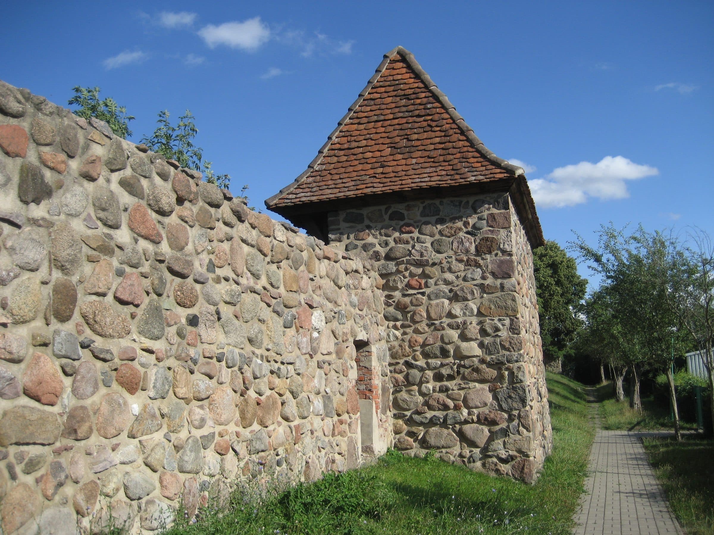 Stadtmauer mit Wiekhaus in Brüssow in der Uckermark
