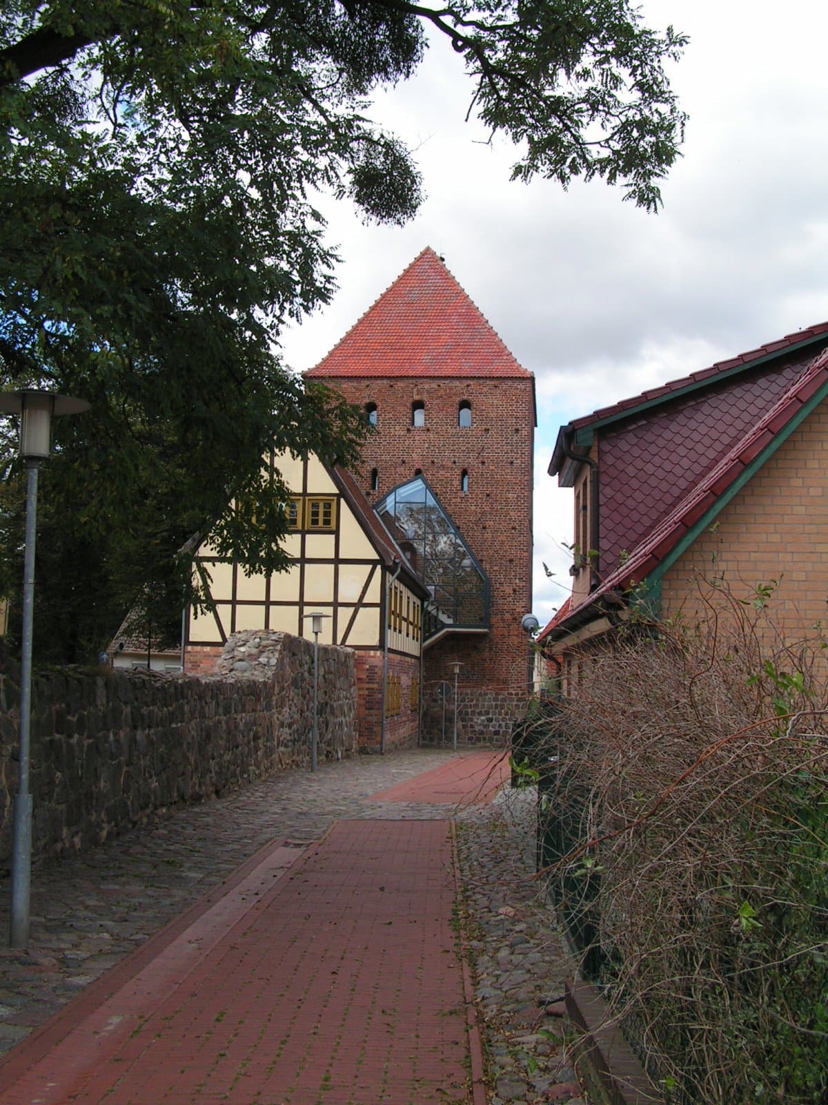 Historische Stadtmauer mit Wiekhaus in der Pasewalker Altstadt