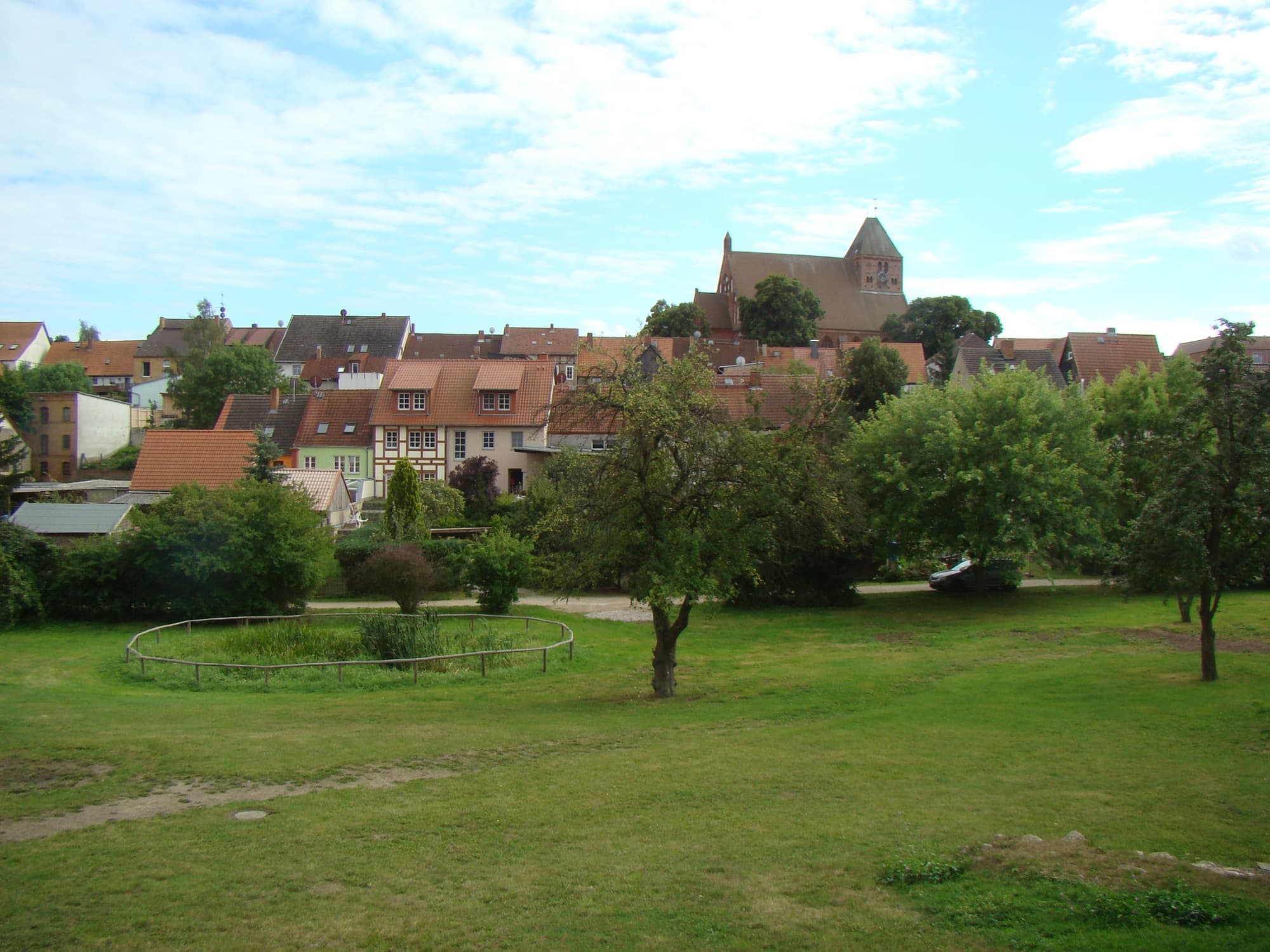 Blick über die Dächer von Penzlin mit der Marienkirche